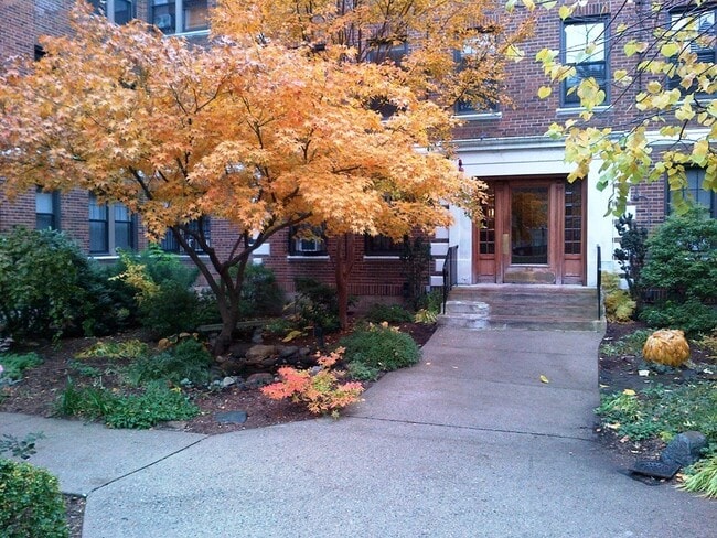 Building Photo - 62 Queensberry St