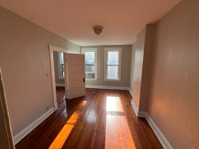 bedroom - 836 Harrison Ave