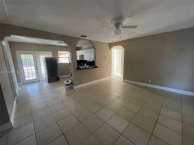 Building Photo - 1810 SW 64th Terrace