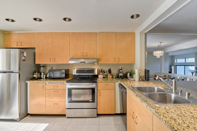 2510 Navarra Dr Unit 513 Carlsbad Ca 92009 Condo For In Granite Counters Maple Cabinets 2510 Navarra Dr