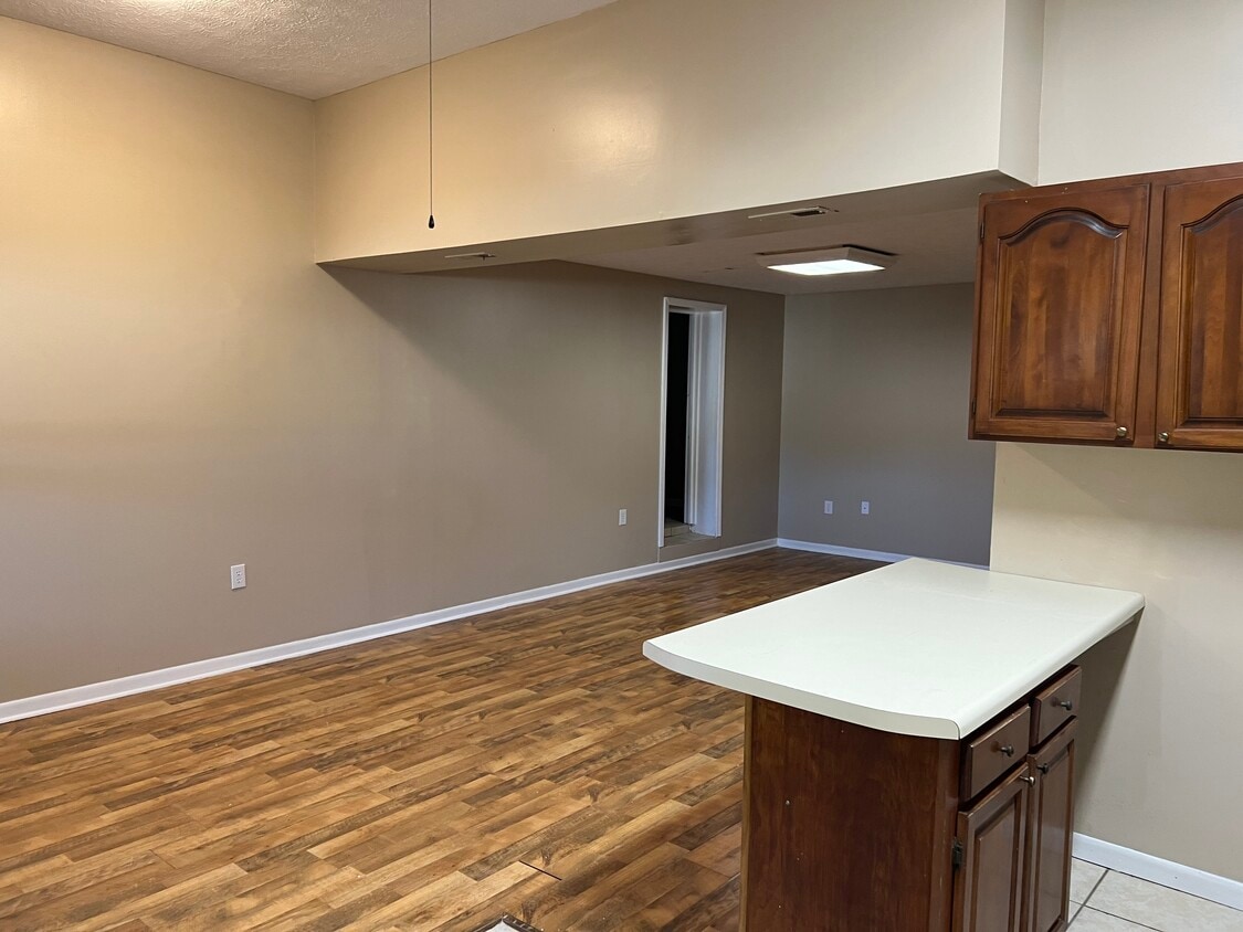 605 W Beech St Unit 104, La Follette, TN 37766 Apartments in La