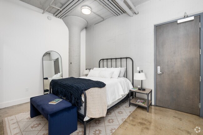 1 dormitorio, 1 baño, 695 pies cuadrados, dormitorio - Garment Lofts