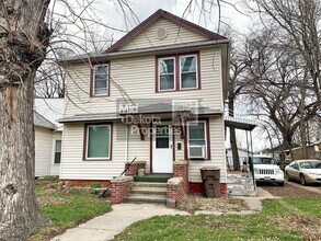 Building Photo - 216 E 5th Ave