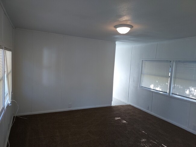 Foto del edificio - 826 Queens Dr