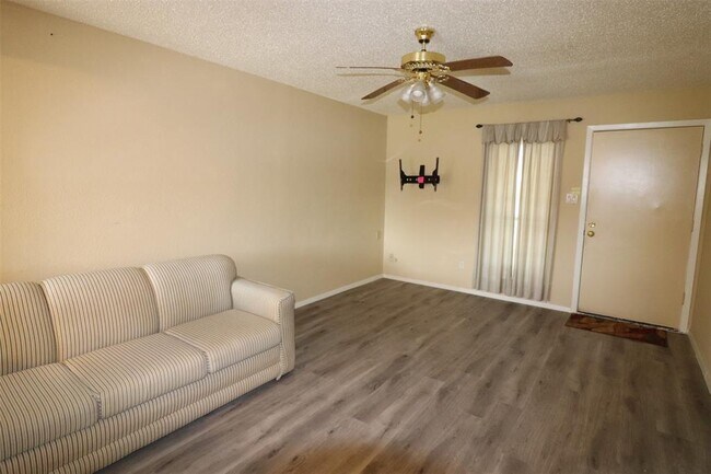 Building Photo - 1734 Meridian Way