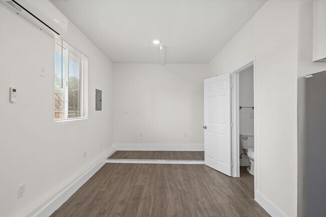 Foto del edificio - 5905 Whitnall Hwy