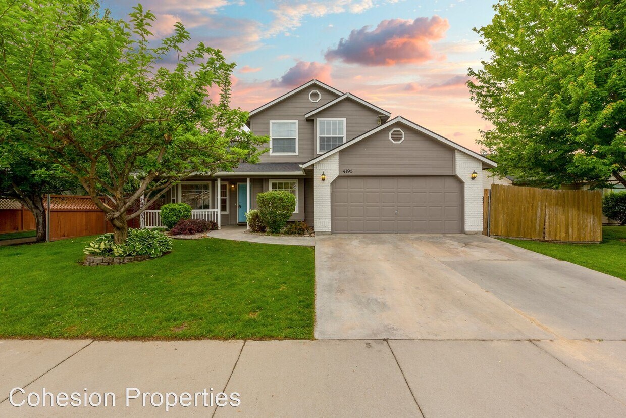 Foto principal - 4 br, 2.5 bath House - 4195 E English Dr