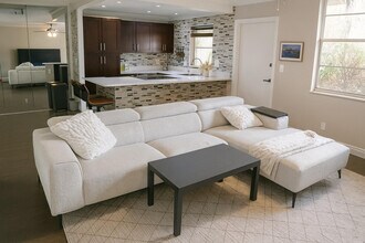 Building Photo - 2400 NE 10th St