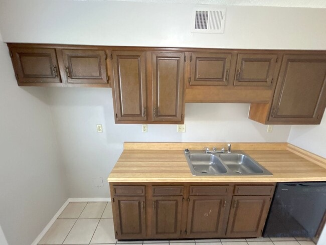 Building Photo - 7084 Texel Cove