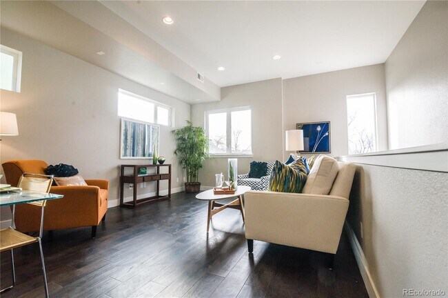 Foto del edificio - 2213 Eliot St