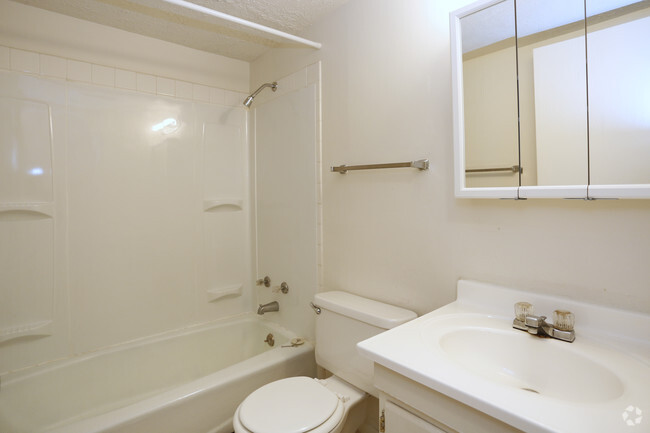 2BR, 1BA -850SF - Upper Level - Bathroom - Lakewood Terrace