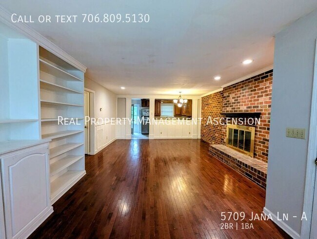 Foto del edificio - 5709 Jana Ln