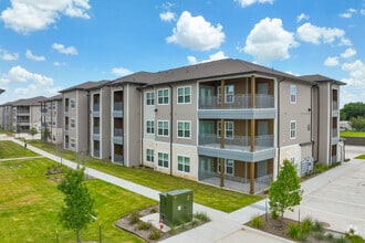 Building Photo - Walnut Springs