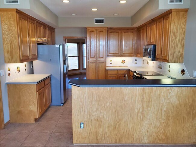 Building Photo - 1408 Hackberry Rd