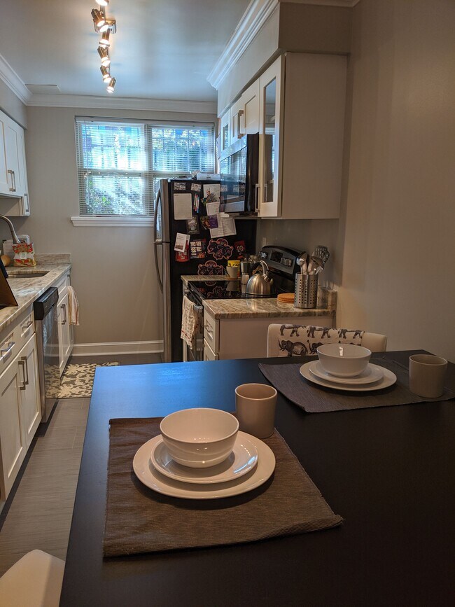 Fully Stocked Kitchen - 1112 Savannah St SE