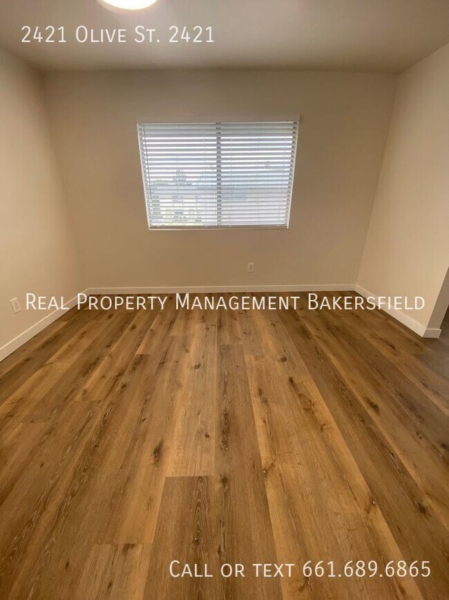 Building Photo - 2421 Olive St- FIRST MONTHS RENT FREE!