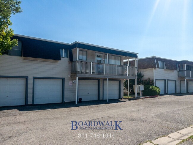 Building Photo - Two Bedroom With Great Amenities in Taylor...