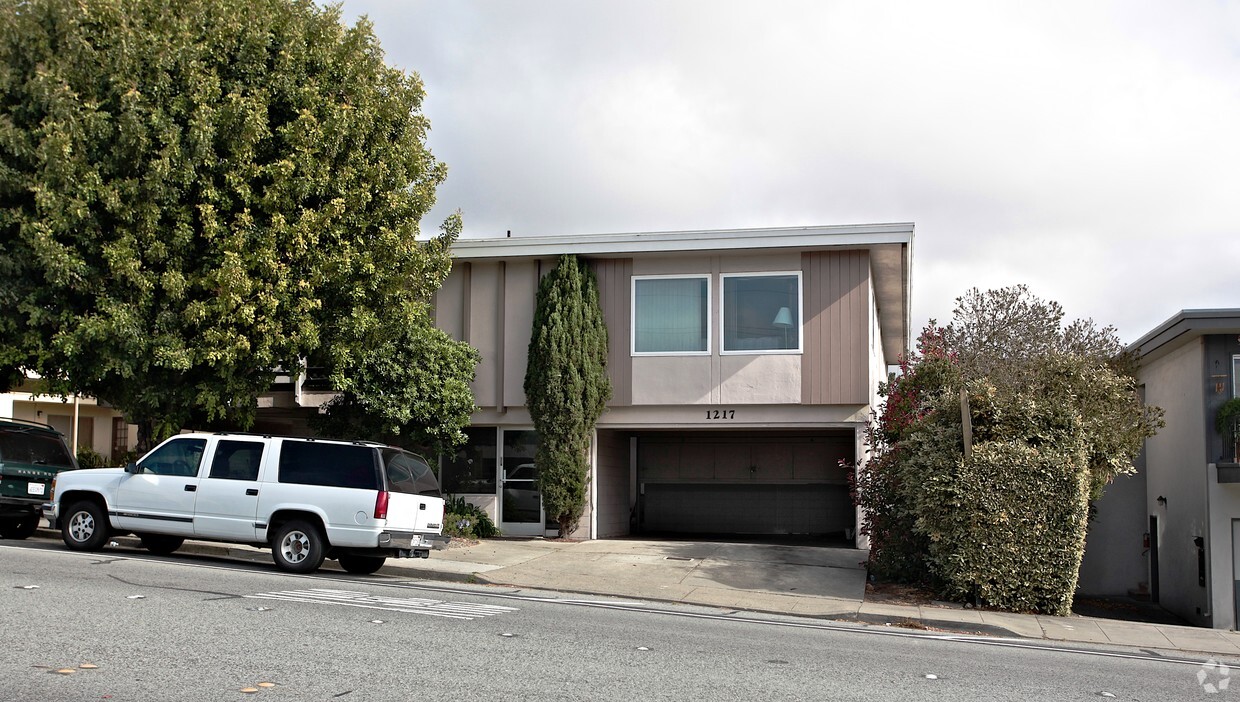 Primary Photo - 1217 W Hillsdale Blvd