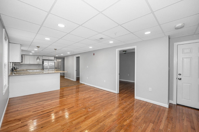 Foto del edificio - 688 Lawrence St