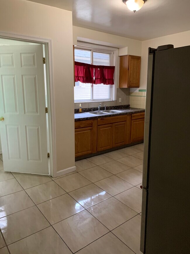 Foto del edificio - 812 Quincy Avenue, Unit 2nd floor