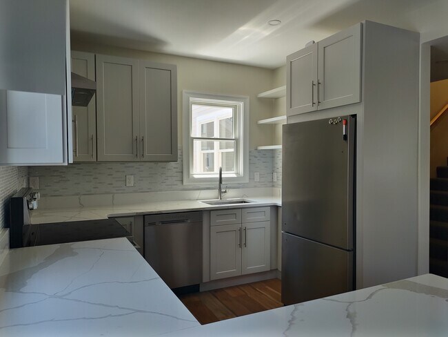 Building Photo - 167 Transit St