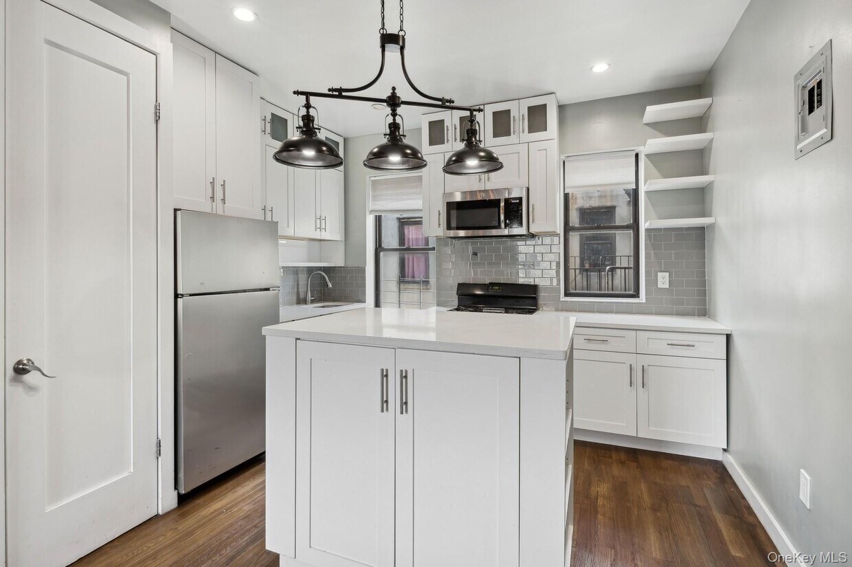 Foto principal - 21-16 35th St