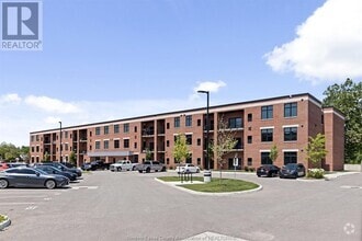 Building Photo - 3180 Meadowbrook Ln