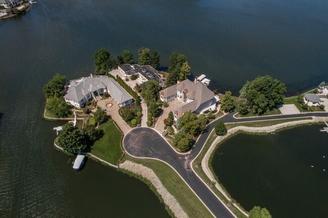 Building Photo - 9242 Diamond Pointe Dr