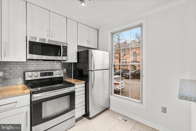 Building Photo - 1120 S Kenwood Ave