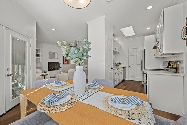 Foto del edificio - 6501 Columbia Oaks Ct