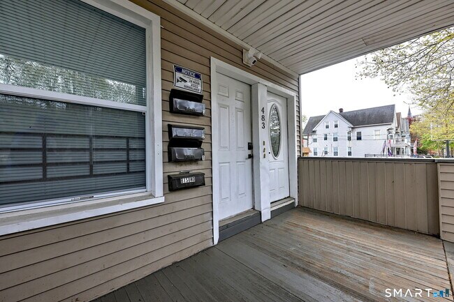 Building Photo - 483 Ferry St
