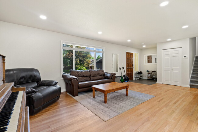 Building Photo - 2748 Alexander Ct