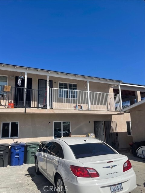 Foto principal - 9833 San Vincente Ave