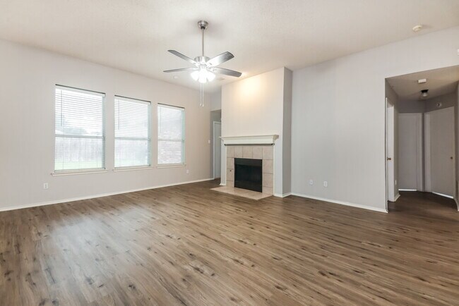 Foto del edificio - 114 Redbud Dr