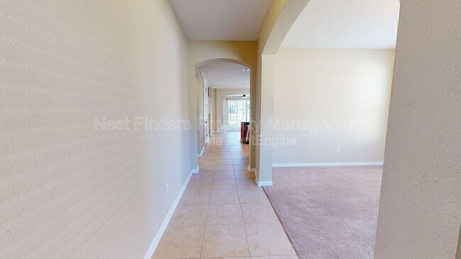 Foto del edificio - 15858 Lexington Park Blvd