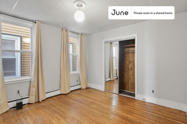 Building Photo - Private bedroom in 4 bed/1 bath Home
