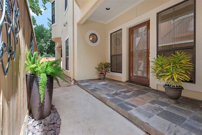 Foto del edificio - 4260 Childress St