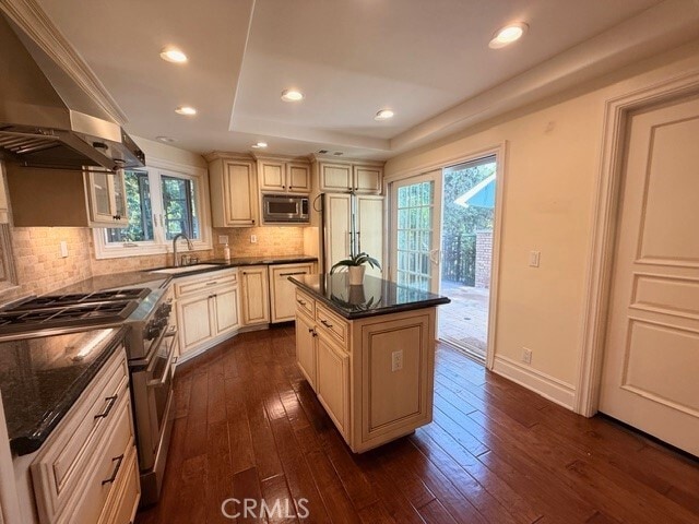 Building Photo - 16 Caraway