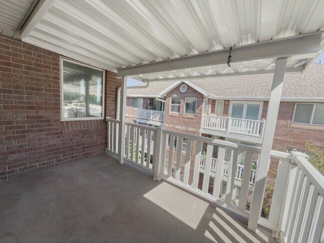 Building Photo - Spacious, NEWLY RENOVATED 3-Bedroom, 2-Bathroom Condo in Bountiful!
