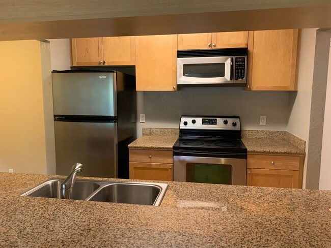Building Photo - Adorable 2 Bedroom in Livermore Available ...