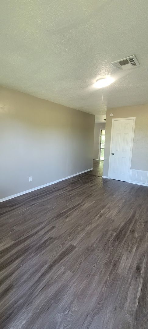 Foto del edificio - 5 Bedroom Rent to Own Home Available!