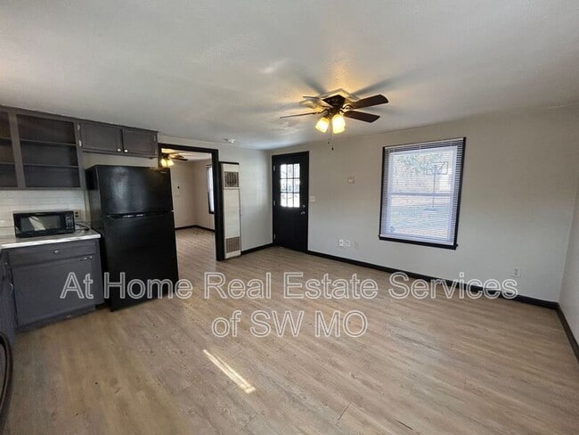 Building Photo - 1636 W Lombard St