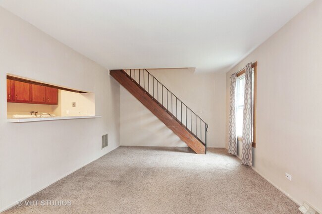 Building Photo - 533 Darlene Ln