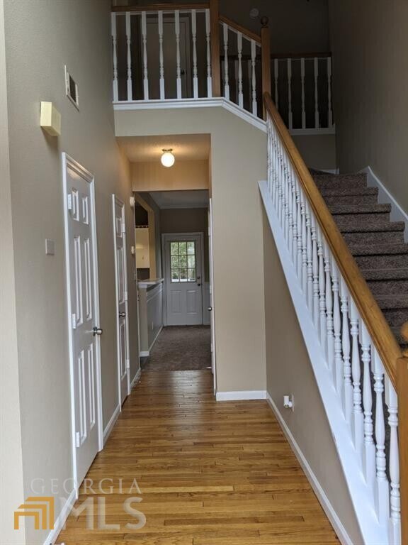 Foto del edificio - 195 Overlake Ct