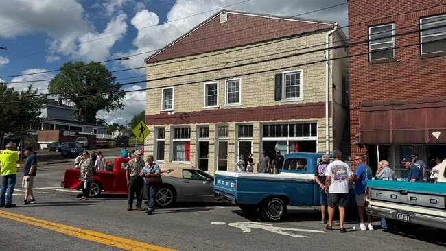 Building Photo - 707 N Main St
