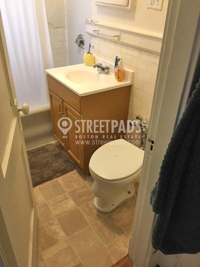 Building Photo - bedroom in Boston MA 02215