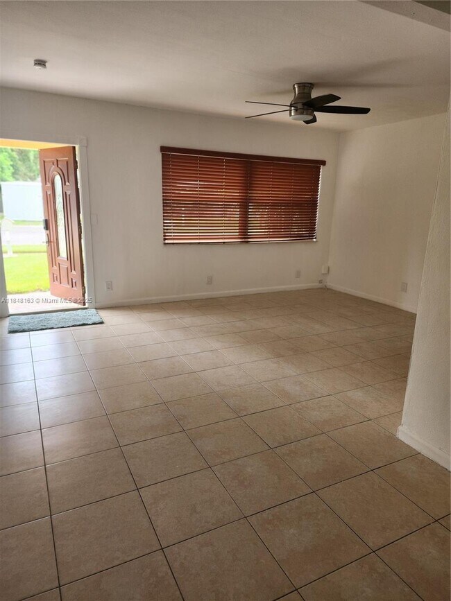 Foto del edificio - 1641 SW 22nd Ave
