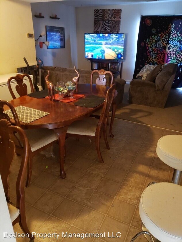Primary Photo - 3 br, 1.5 bath House - 424 Hickorywood Cir