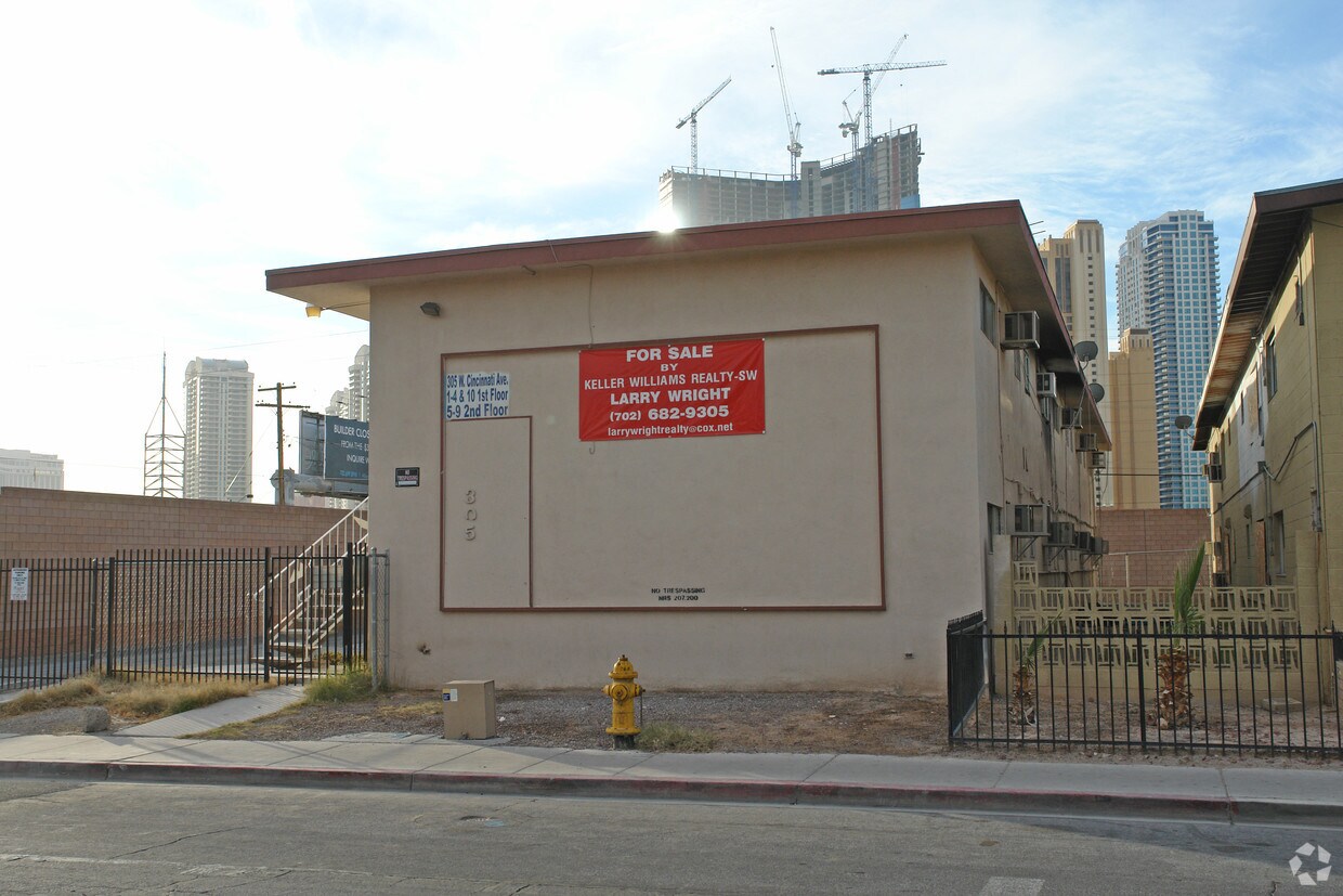 Building Photo - 305 W Cincinnati Ave