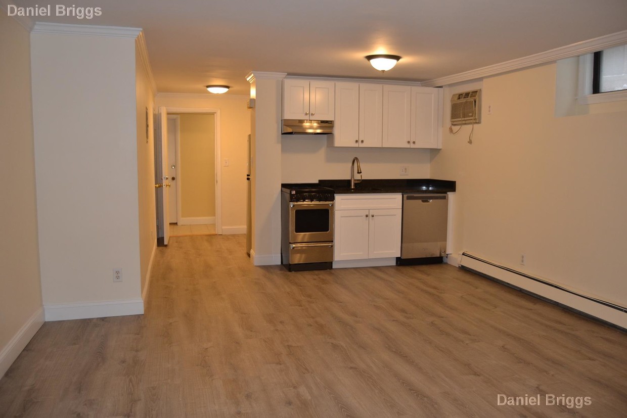 Primary Photo - 1482 Beacon St